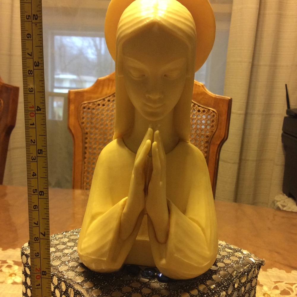 Statue - Picture 2 of 6